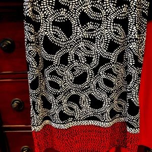 Skirt with border accent